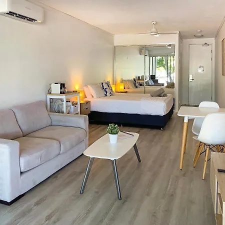 Blue On Blue Deluxe King Or Twin Room, Steps From Ferry, Amazing Pool, Wifi Nelly Bay Exterior photo