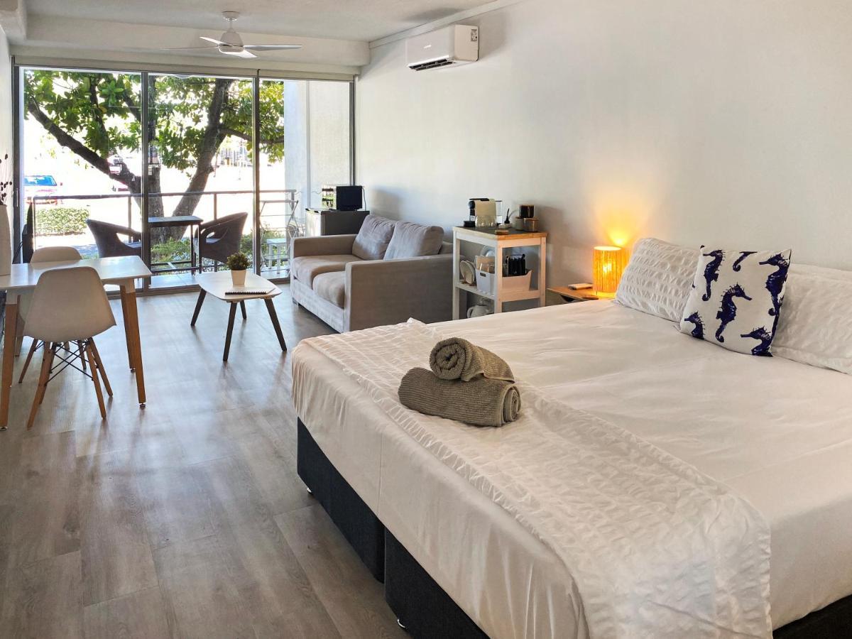 Blue On Blue Deluxe King Or Twin Room, Steps From Ferry, Amazing Pool, Wifi Apartment Nelly Bay